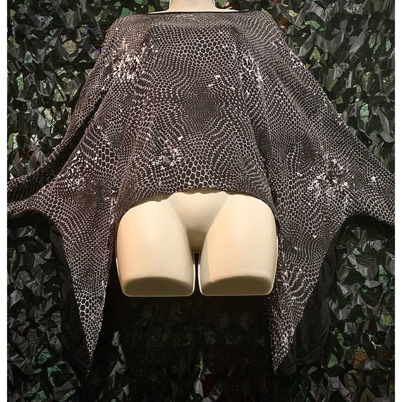 DREW Geo Batwing Top - Picture 2 of 4